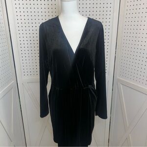 Forever 21 Women’s Black Crushed  Velvet Long Sleeves Romper Mid Length Size 1X